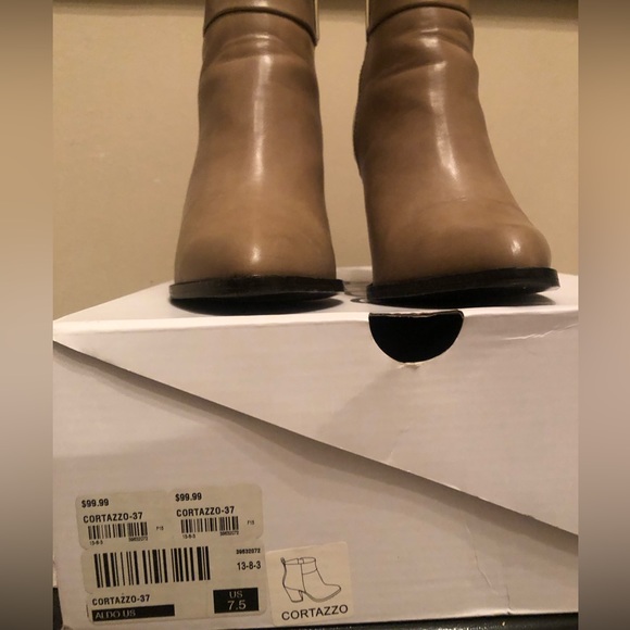 Ankle boots; size 7.5; Taupe with black sole; very pretty and comfortable; - Picture 4 of 9